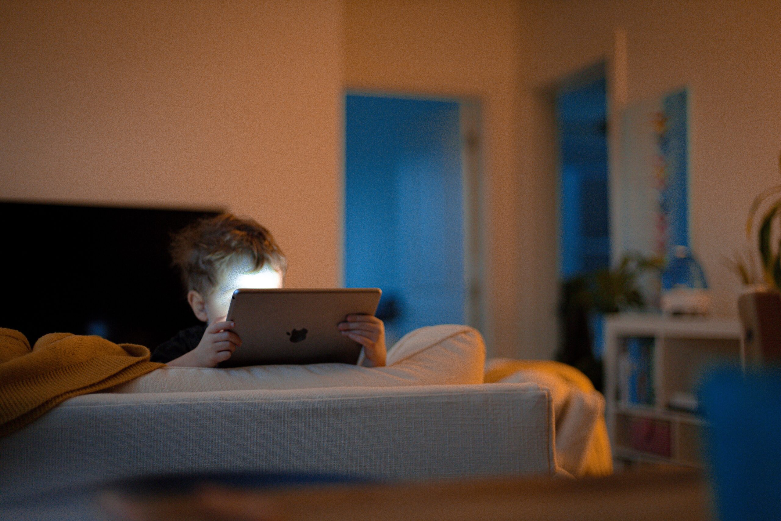 Les dangers de la digitalisation liés à la surexposition aux écrans chez les jeunes enfants