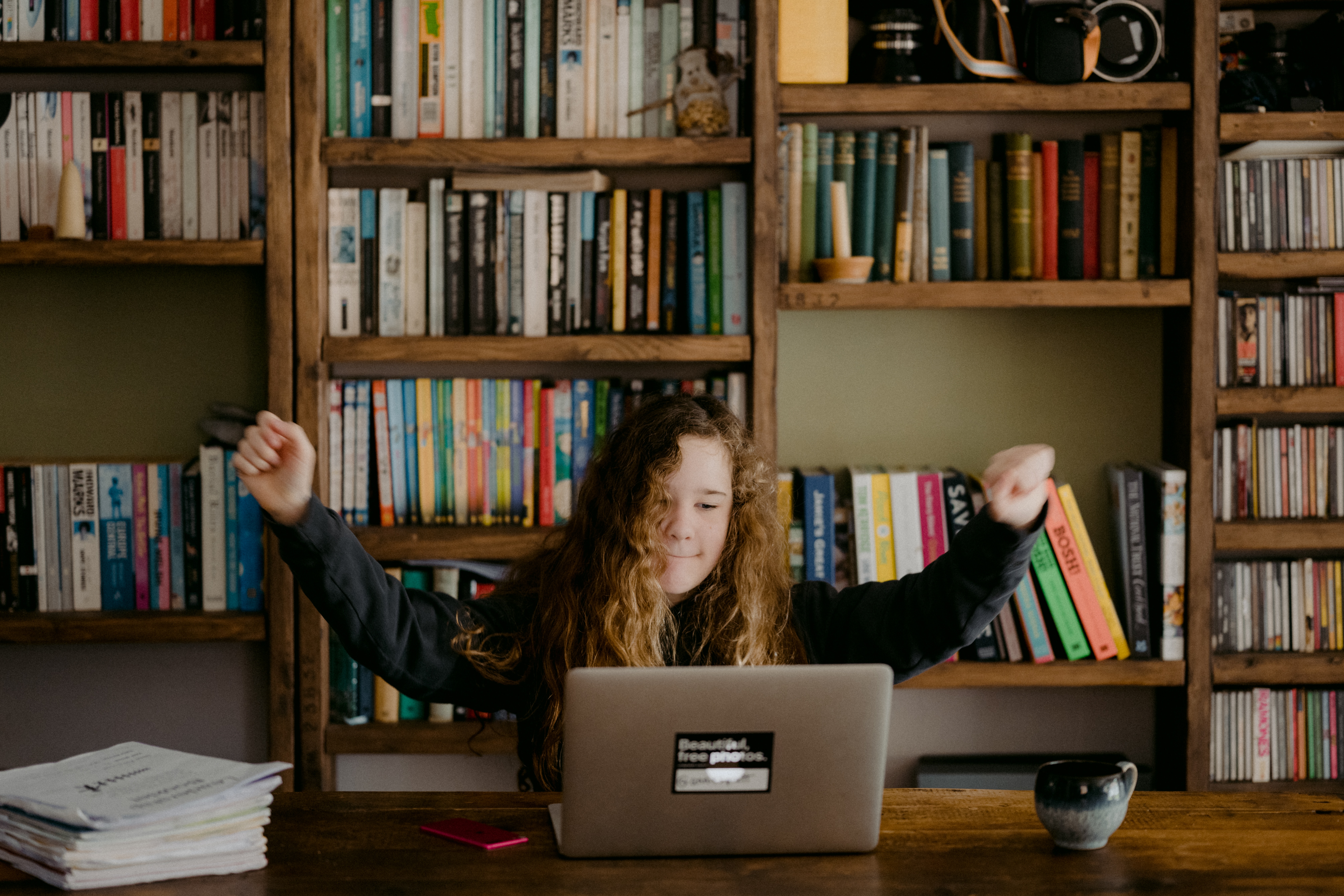 Médias numériques : Promotion d’une utilisation saine chez les jeunes enfants et les adolescents