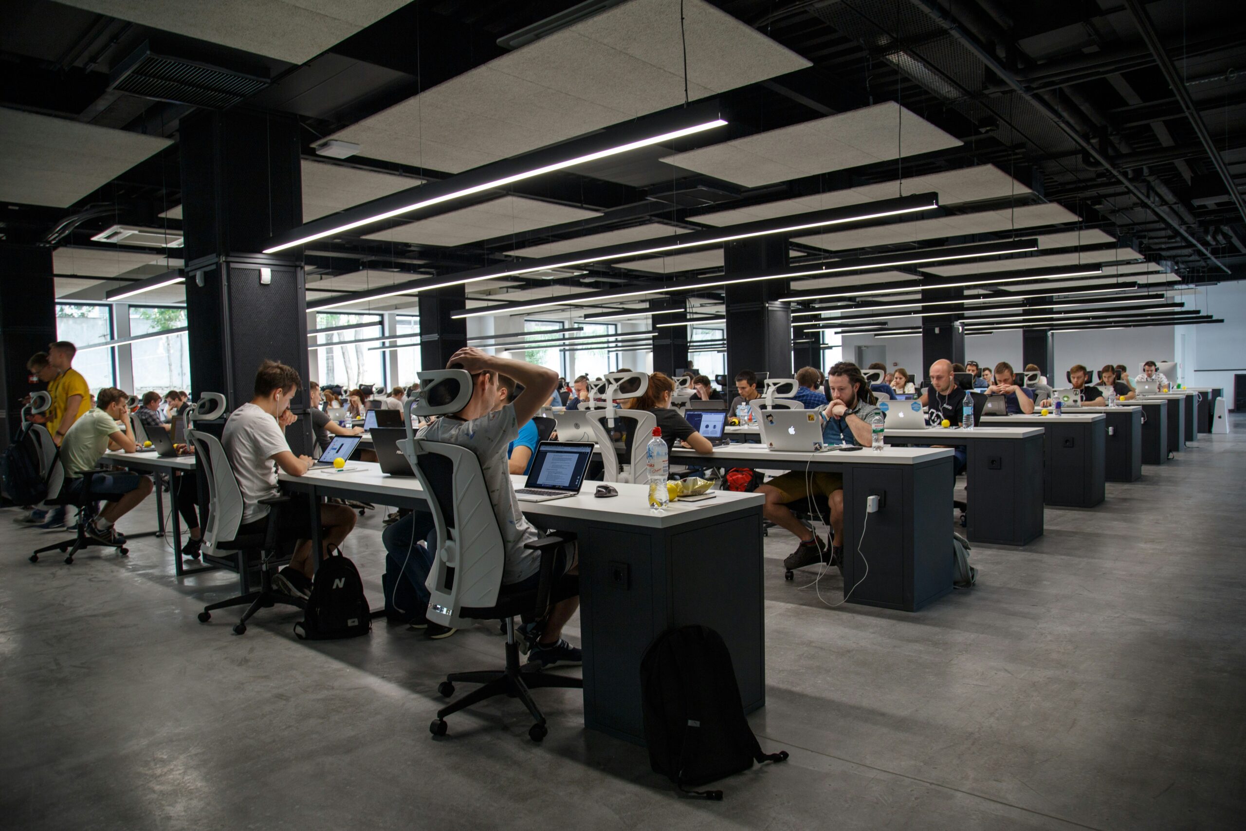 Impact professionnel des écrans : équilibre entre productivité et gestion du temps