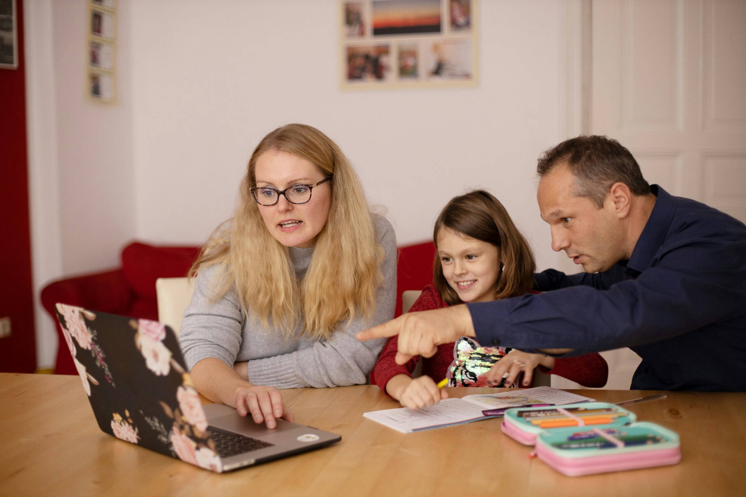 Le rôle des parents face aux écrans chez les adolescents pour construire un tissu social solide
